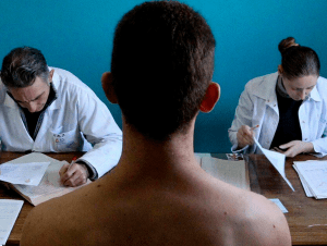 Обложка новости Подросткам и родителям — приготовиться: началась первоначальная постановка на воинский учёт