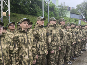 Обложка новости «Твоя мать в тюрьме сгниёт»: командиры заставляют новобранцев отозвать свои жалобы. В воинскую часть приехала проверка Минобороны, а в истории появляются новые пострадавшие срочники