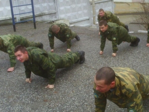 Обложка новости «Заставлял отжиматься и ударил ногой»: солдата в Туле осудили за дедовщину