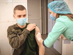 Обложка новости Более 488 тысяч человек в Вооруженных силах прошли ревакцинацию