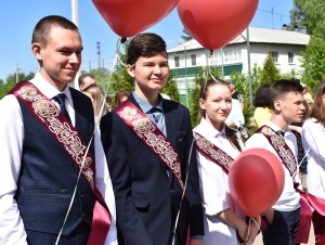 Обложка новости В Госдуме предложили принимать выпускников школ на контрактную службу