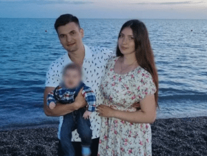 Обложка новости В Екатеринбурге парня с редким неизлечимым заболеванием и беременной женой хотят забрать в армию